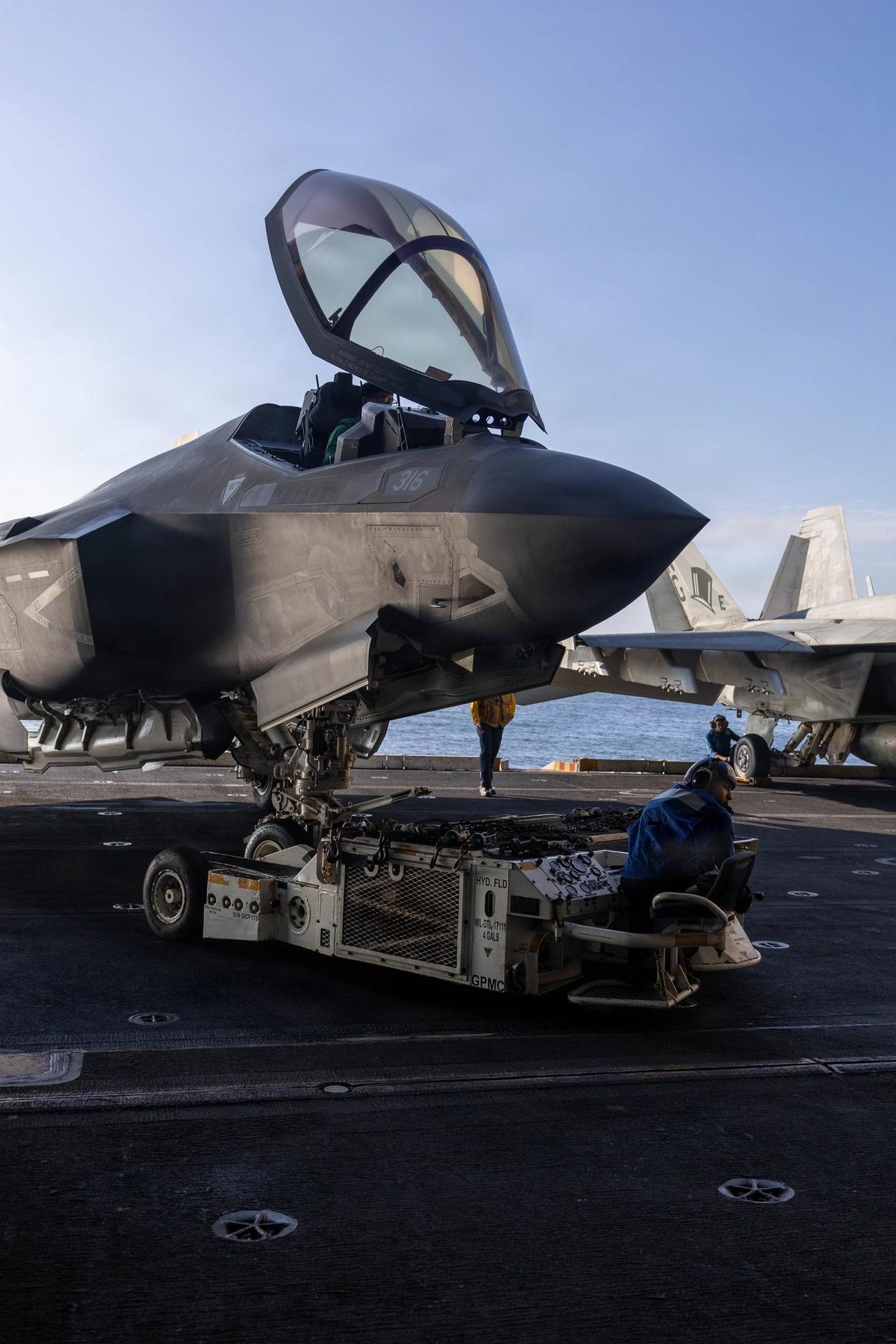 F-35C（黑骑士中队，林肯号航舰）