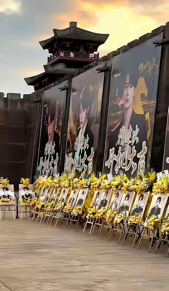 这爱过于沉重了，当事人看了都得喷口老血配合一下，必竟是花了大价钱用心布置出来的，