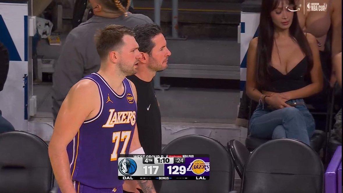 湖人队大胜独行侠队😳新赛季篮不住