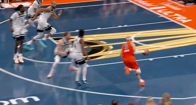 戈贝尔空中把卡鲁索干趴下，裁判经过回看后判定一级恶意犯规！雷霆面前众生平等森林狼