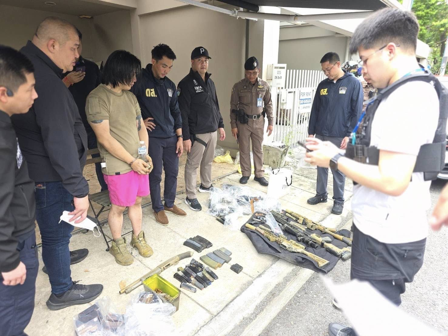 在一名泰国女性受害者报警称，遭持枪威胁、被打耳光并被强迫吸毒后，泰国警方迅速展开