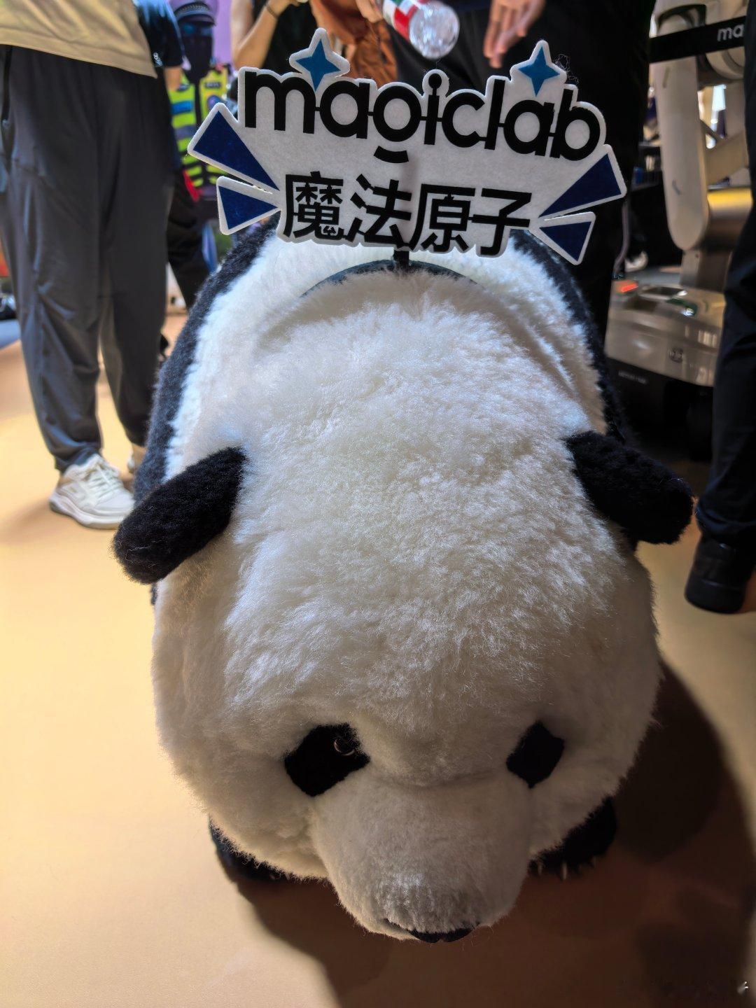 萌萌的机器熊猫，还会走动，治愈下这个大幅波动的市场吧
