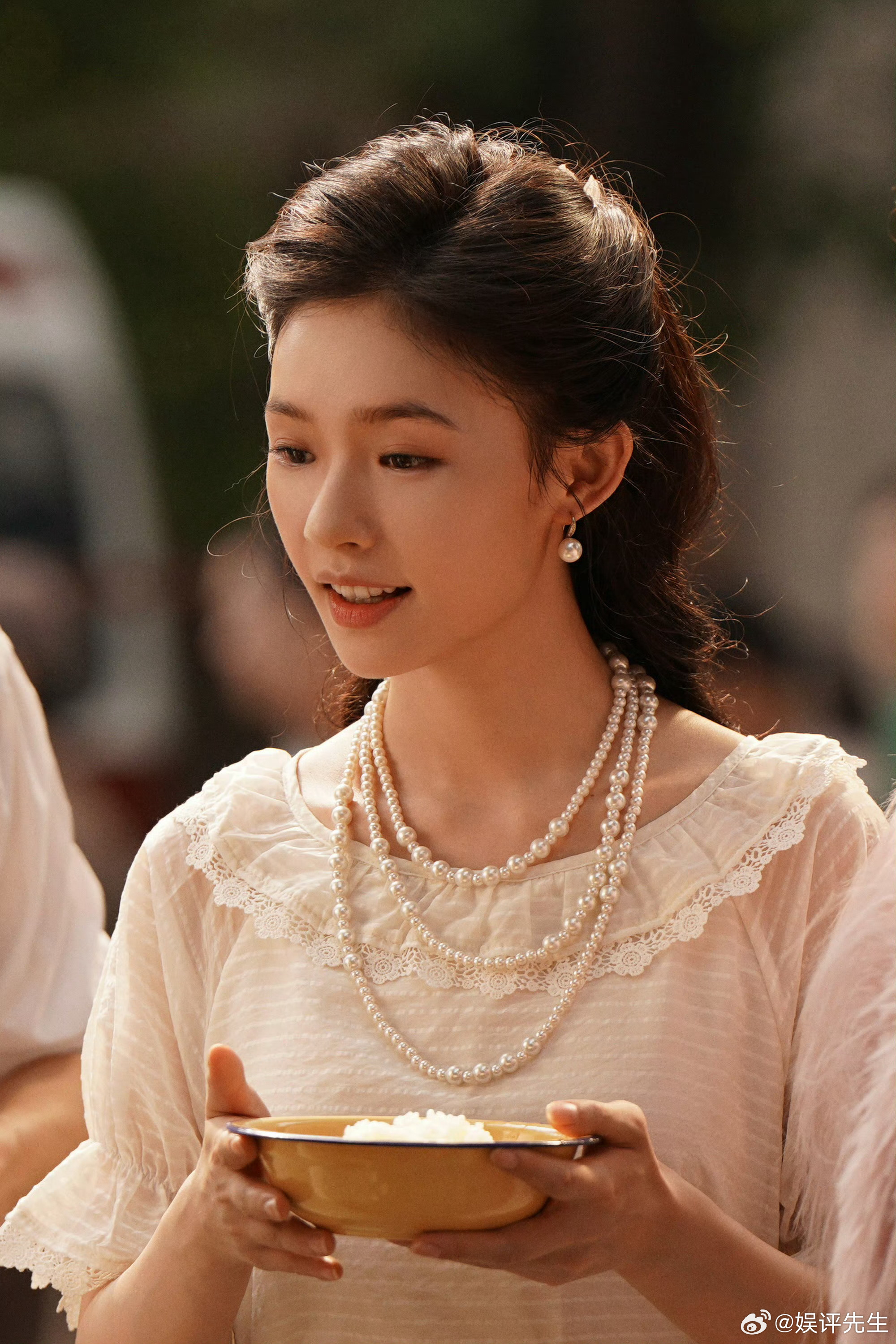 林允新剧角色被换林允剧中是没有背景的小演员好不容易拿下女三号以为熬出头，没靠山没