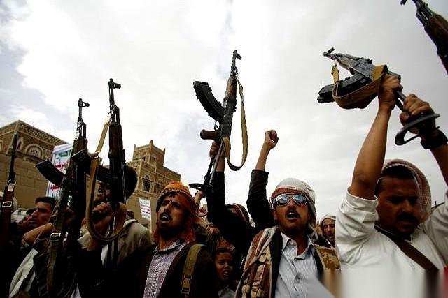 朋友给我捋了一遍中东那摊子事，我听完，夹着菜的筷子停在了半空。
他说，你看黎巴嫩