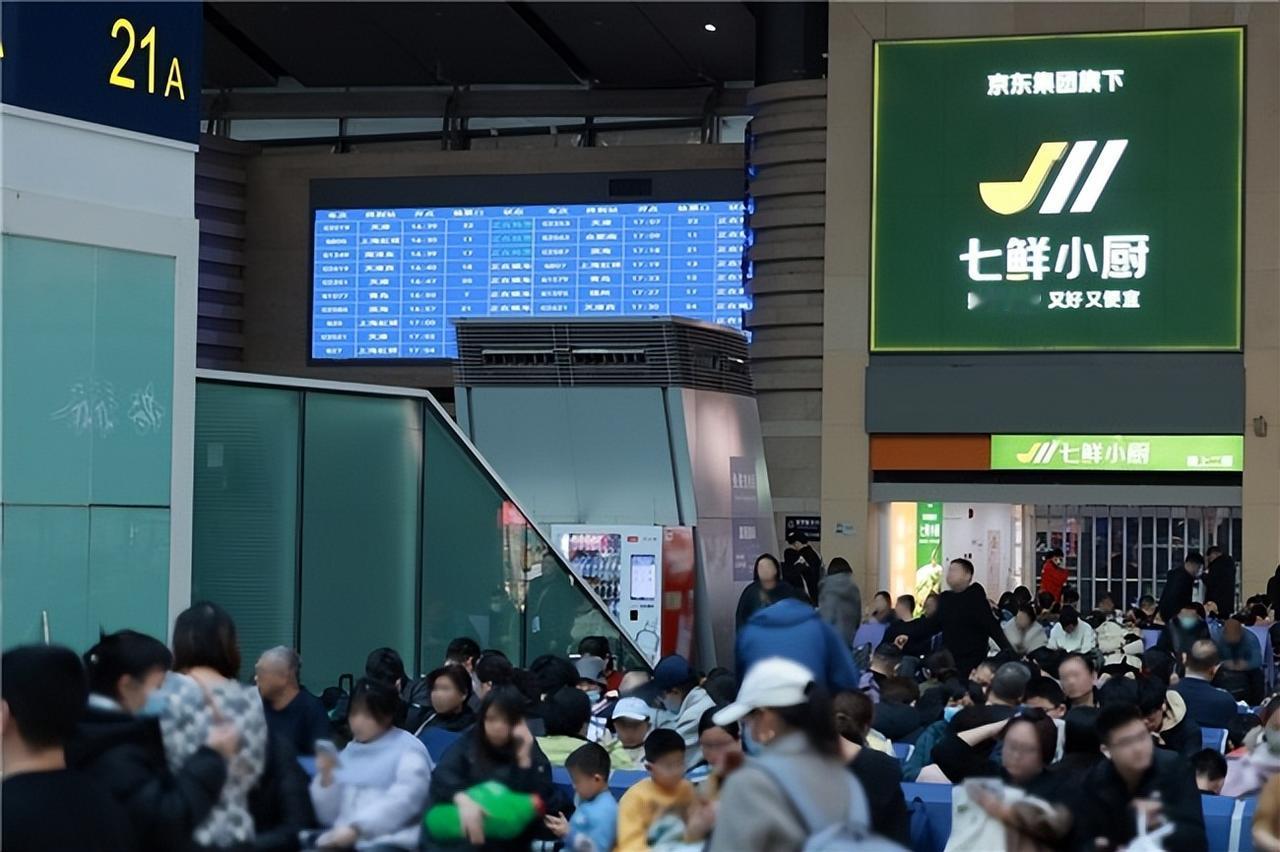 出行吃饭难终于被解决！京东七鲜小厨正式登陆北京南站、京沪高速章丘服务区，双店同日