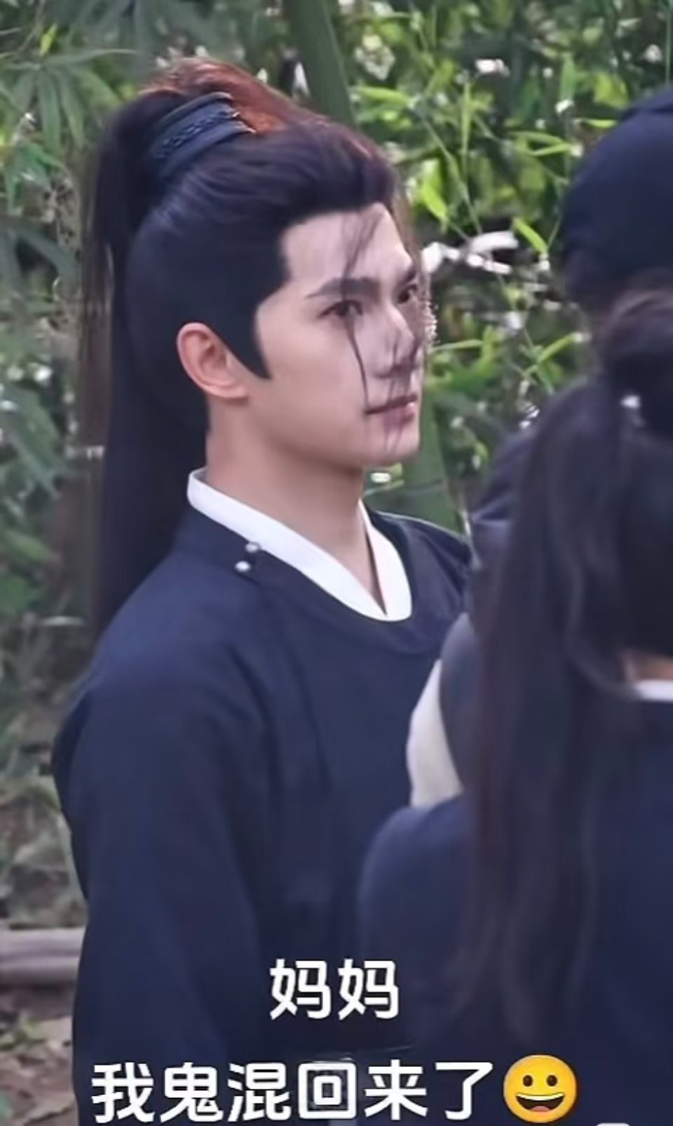 杨洋双船跨一字马家猫看了杨洋展猫的打戏后天天嚷嚷着出去练猫拳，整天回来成这幅样。