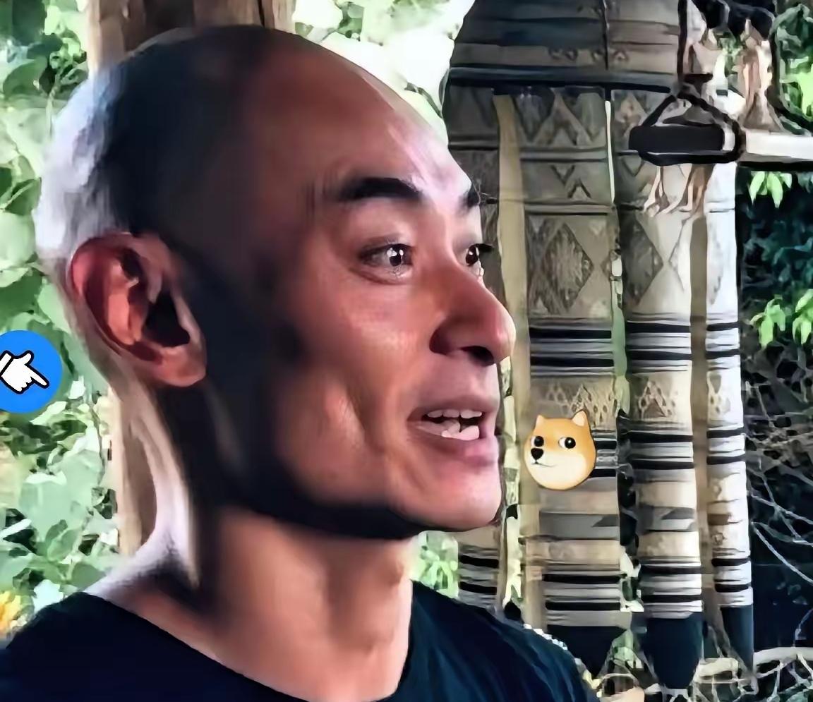 成都那个光头鼓手叶松源是不是有点邪门？定居四川十年不沾辣啃法棍，川普夹着说不清的