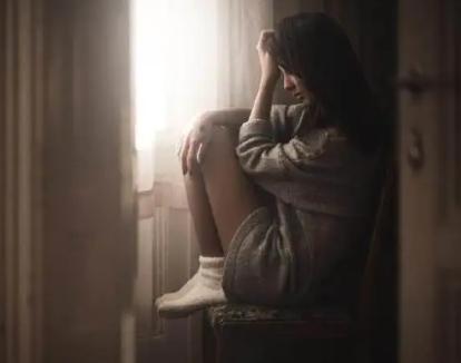 山西太原，男子参加朋友聚会，在酒桌上认识了一女子。期间两个人频频眉目传情，男子见