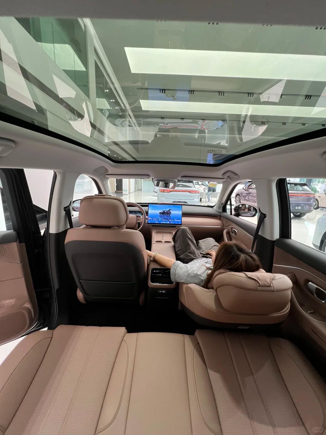 15万预算买SUV，小两口第一台车到底该选谁？
 
小年轻的第一台家用SUV，选