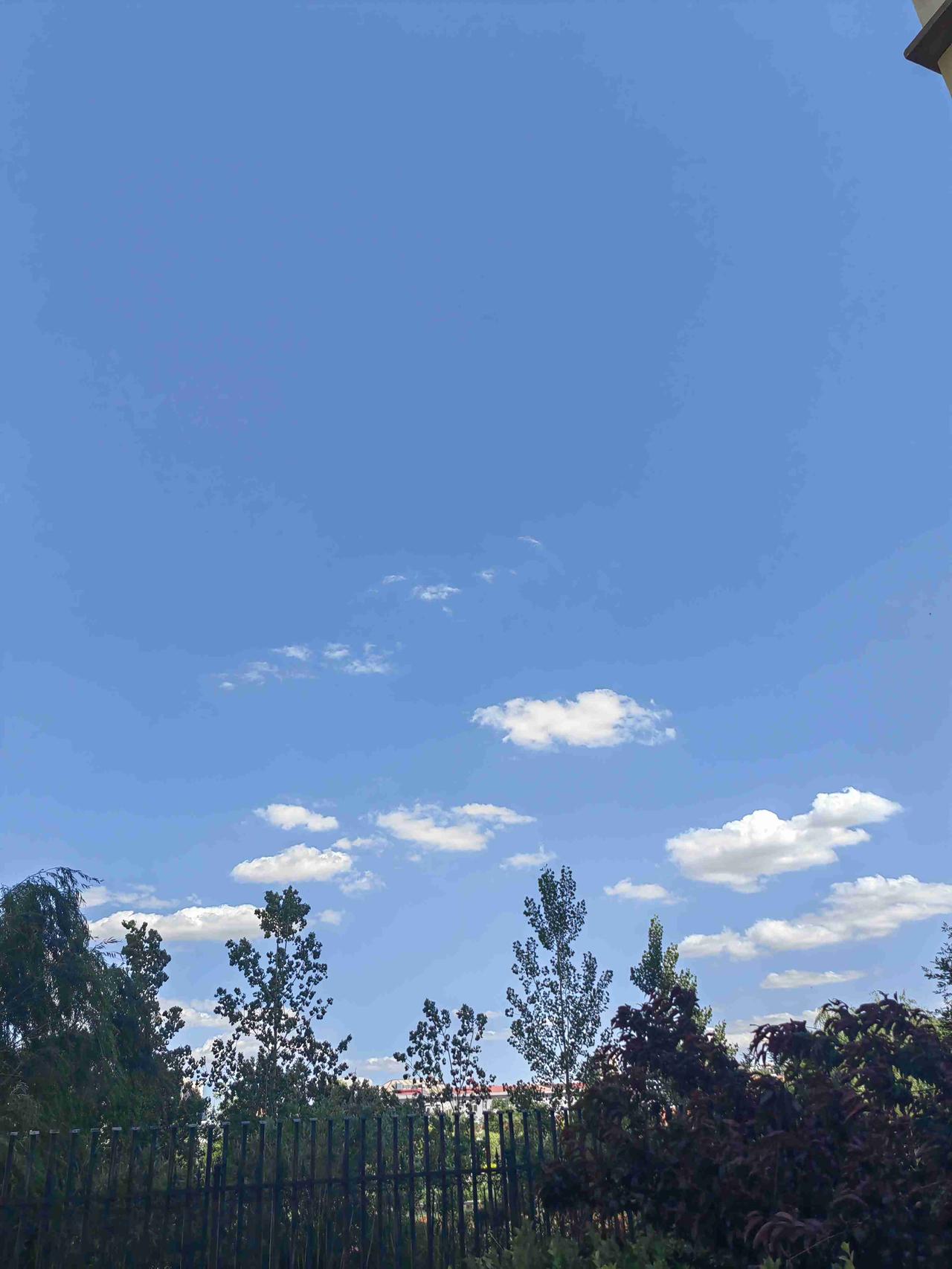 我的今日状态：😁轻松愉快
我这里的天气：☀️晴天