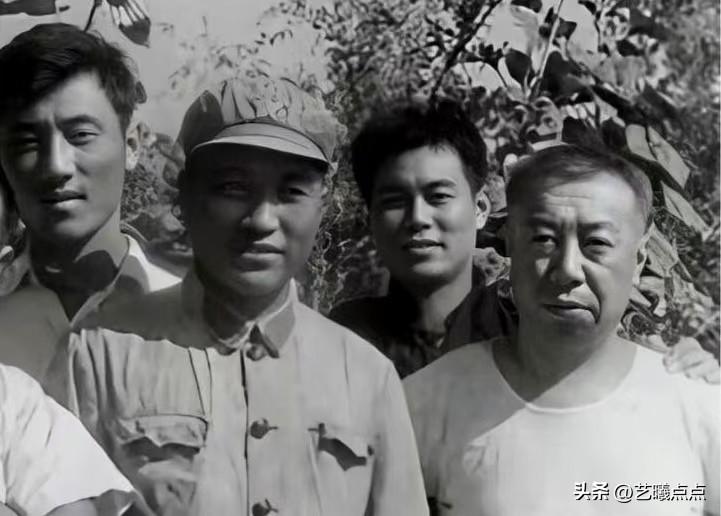 “赵区长”和“汤司令”同框
1965年， 八一电影制片厂拍摄战争题材电影《地道战