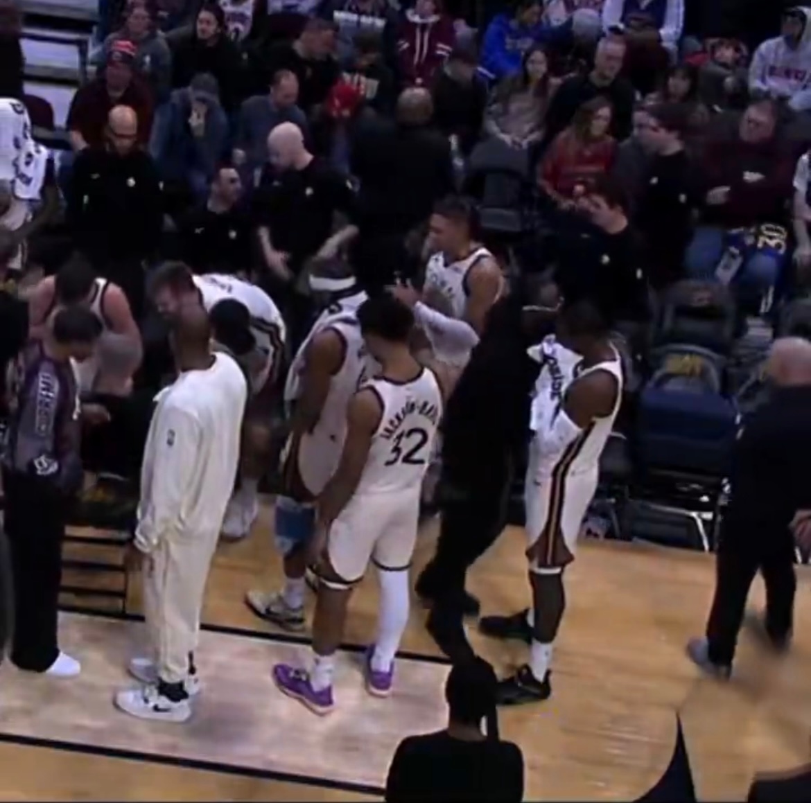 最后关键时刻库明加被换下场，追梦不知道跟他说了什么勇士vs骑士