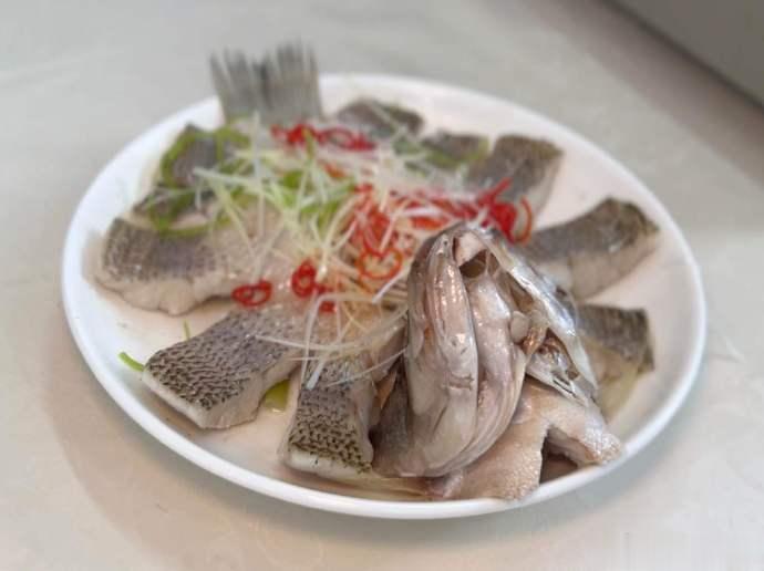 #中医式生活#通过临床观察到，有一种皮肤病叫“鱼鳞病”，就是皮肤开裂，最后，那些