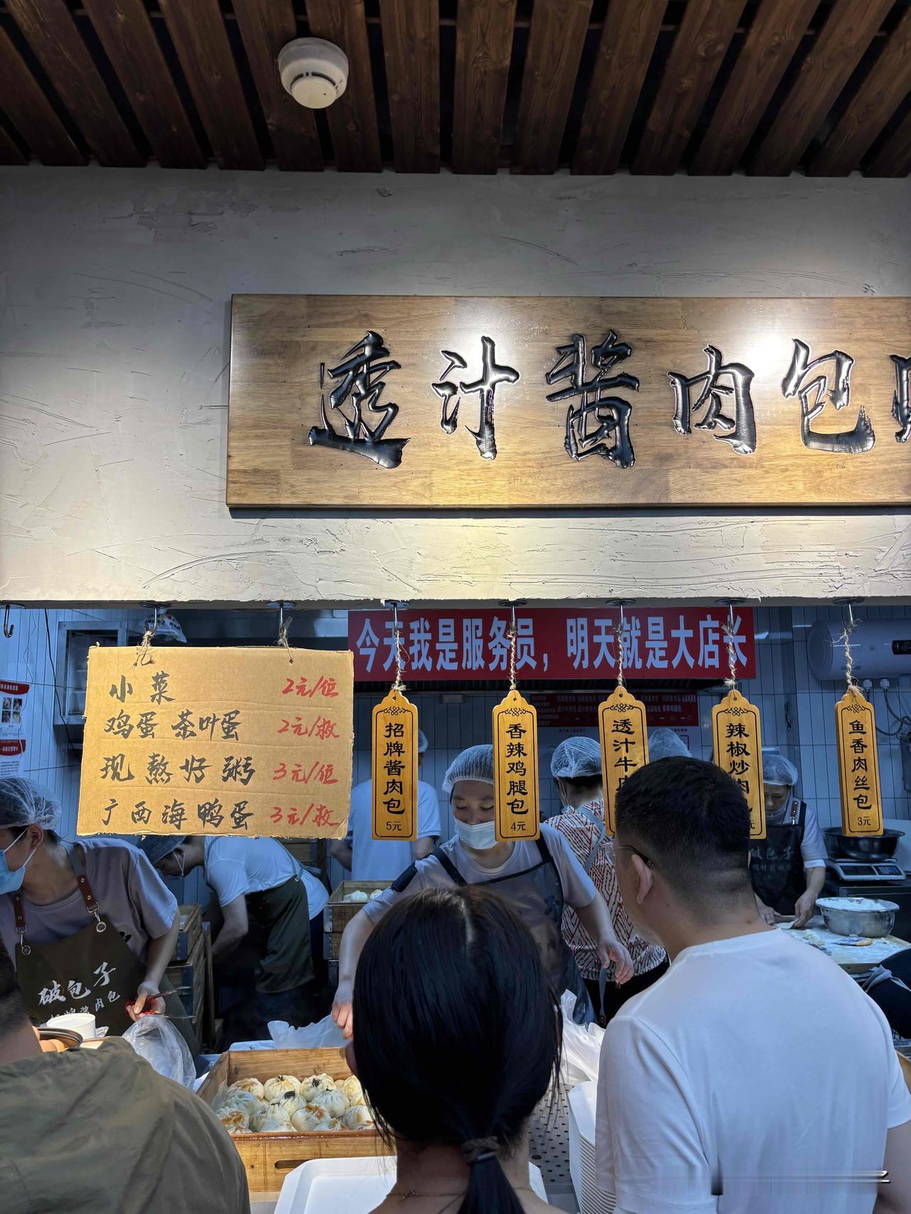 消费降级的情况下，价格还能卖这么高，看来纯手工、高品质的东西还是有人群去买单的。