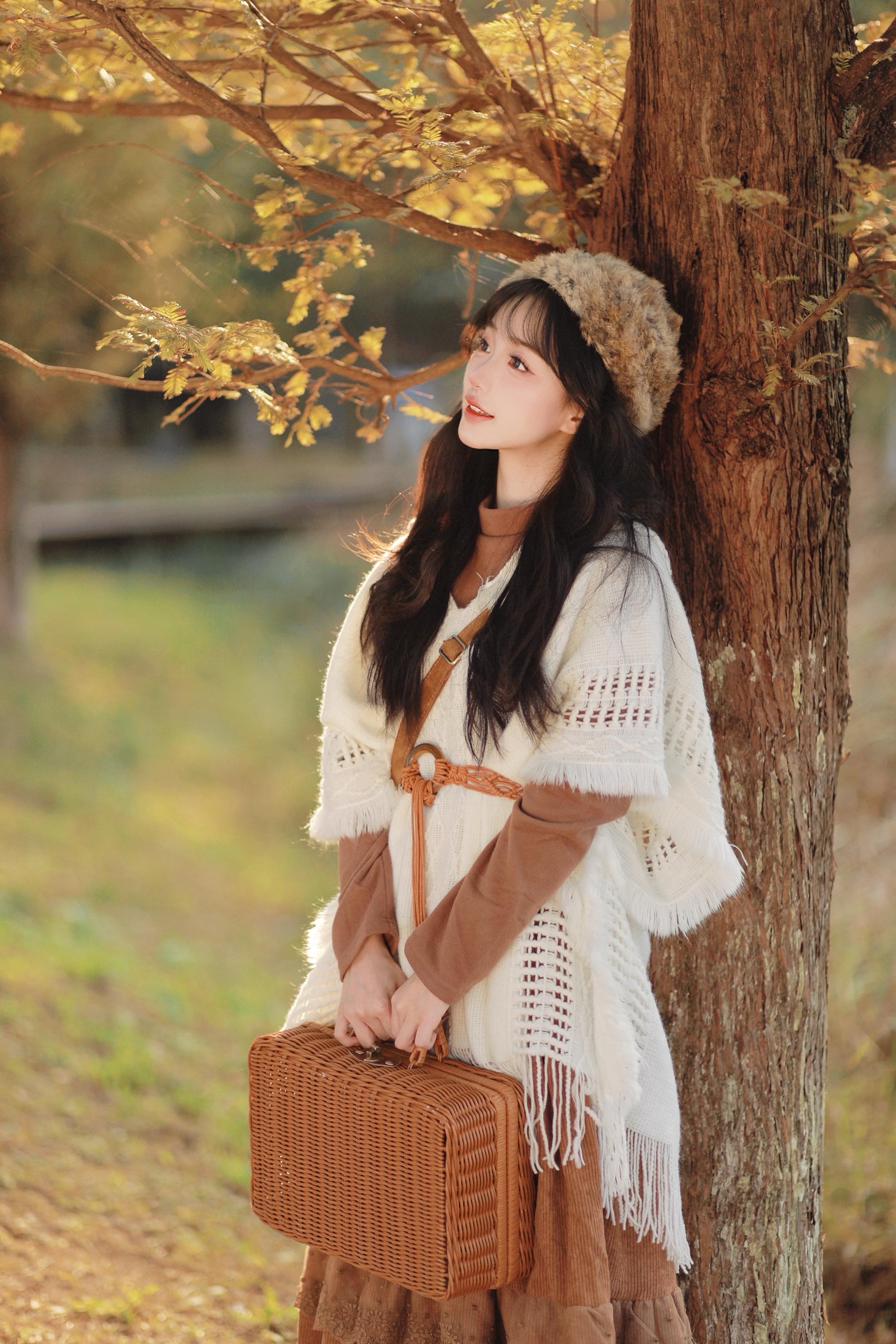 在这个落叶像雪的季节🍂。     🍂