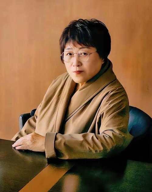 性学家李银河说:“人如果把自己孤立起来,不交朋友,不走亲戚,不出远门,不串邻居,