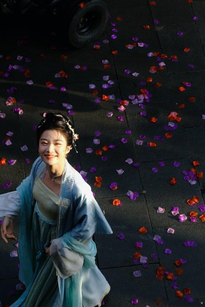 好乖好乖的噜噜~我再说一遍！我的嘴巴天生就长在她的嘴唇上！别打我[老师好]，我只