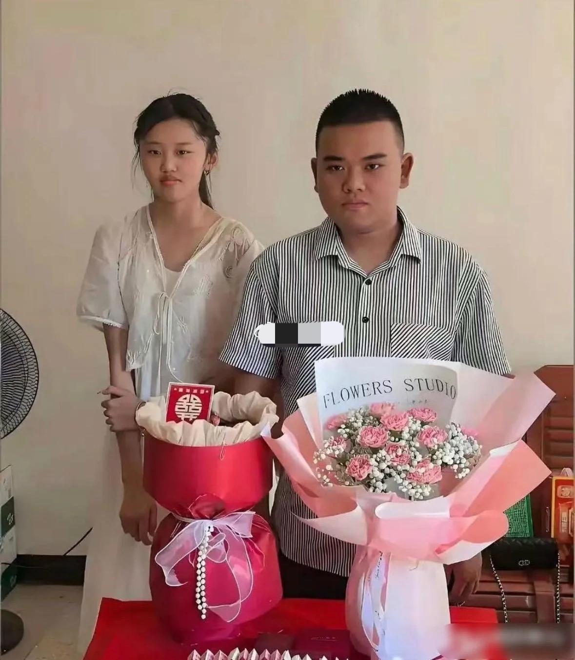 时代变了，简约订婚的现象只会持续增多。
摒弃各种繁琐习俗，不盲目攀比，简简单单定