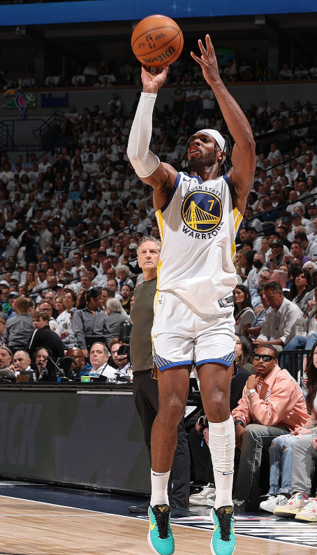 NBA常规赛，勇士上半场44-63雷霆。上半场希尔德出战13分，9投2中，三分7