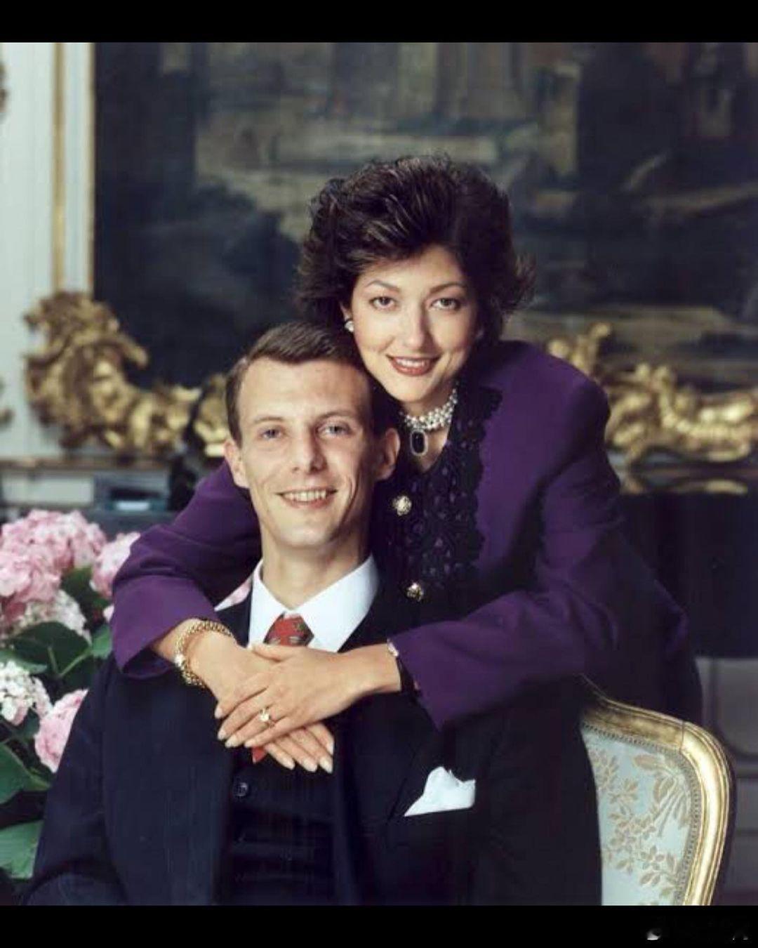 1995年5月31日，约克姆王子和第一任妻子亚历山德拉.克里斯蒂娜.曼丽订婚，那