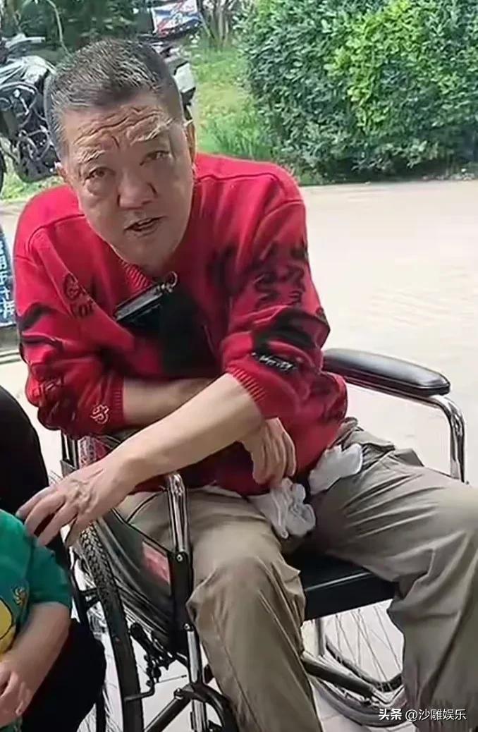 76岁孟凡贵是懂吃的，拔丝地瓜配凉白开，可惜已经吃不动了！


近日，76岁著名