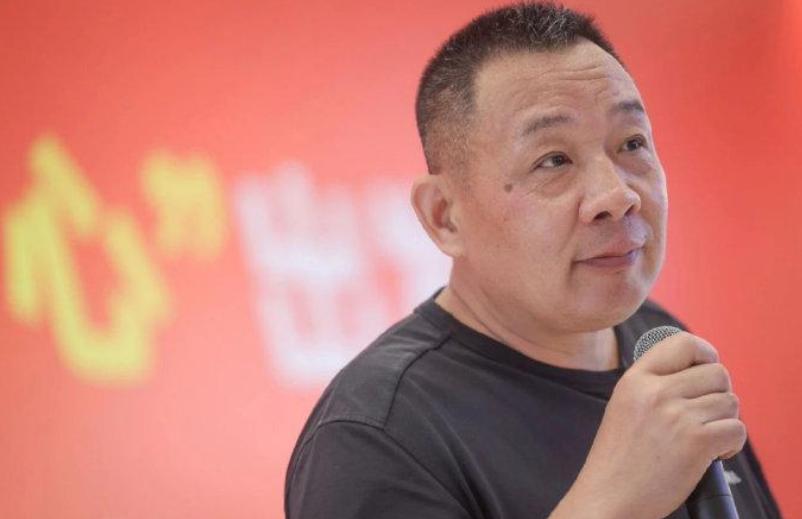 终于看懂胖东来为啥掀桌子了！
 
租的是整栋商业楼，可房东分了好几家，租房合同也