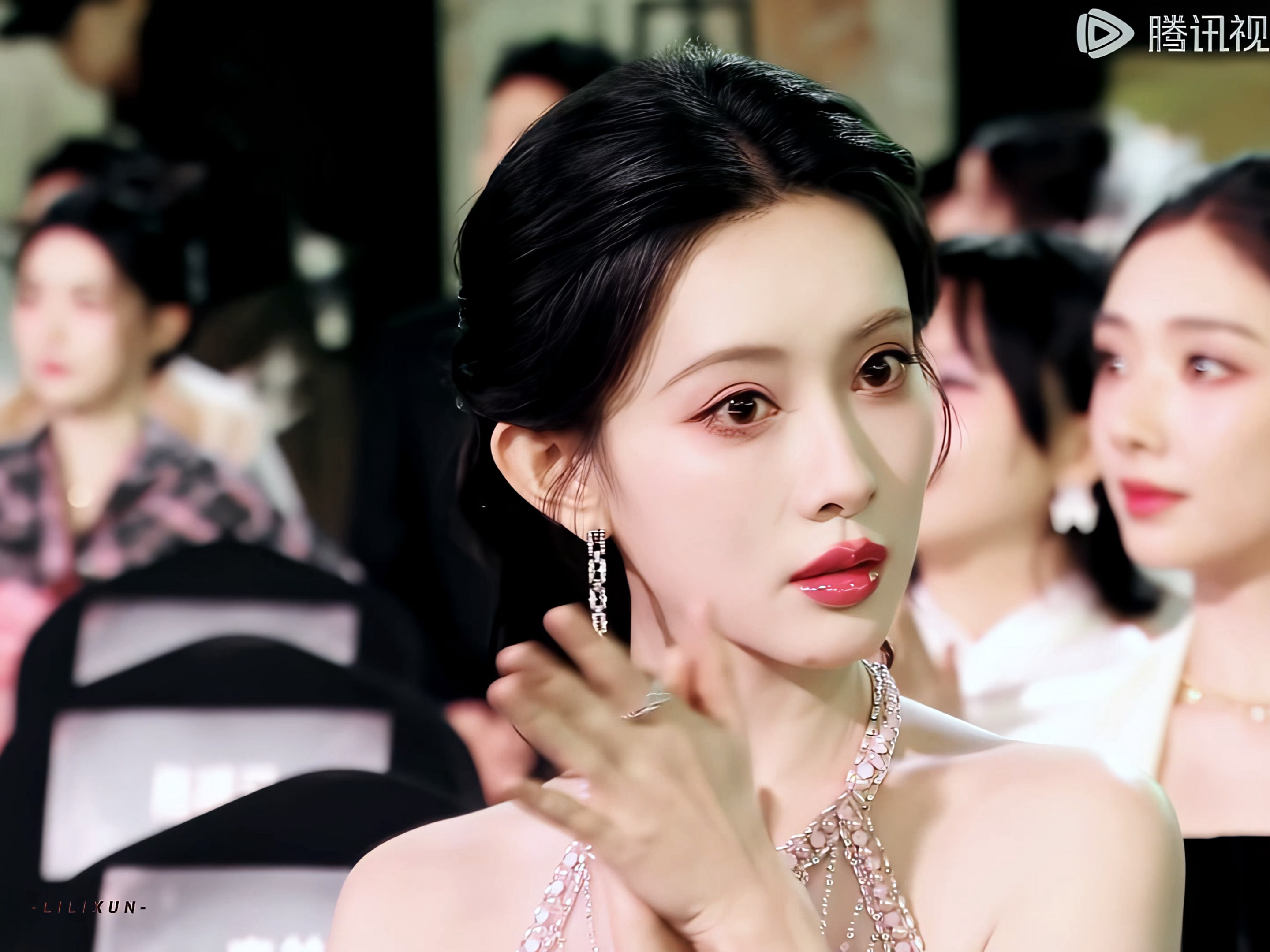 孟子义真的特别美‼️星光大赏内场