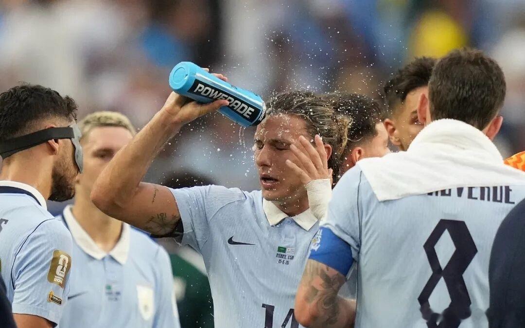 2026年美加墨世界杯首次在所有104场比赛中强制执行上下半场各3分钟的“补水暂