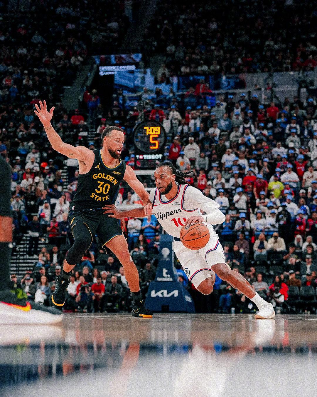 今天看了一会快船和勇士的比赛，越看越生气，快船就用哈登换来这么个加兰啊！
一场没