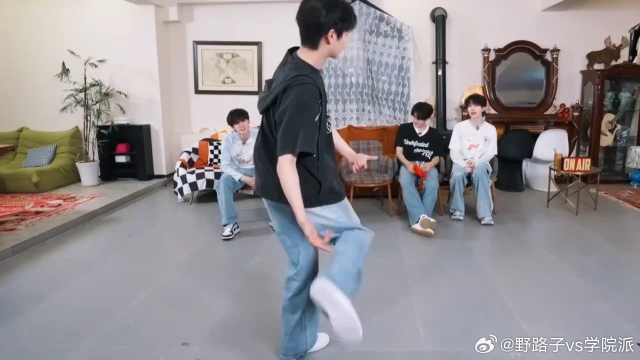 朱志鑫这都能听出来苏新皓说的啥朱志鑫给苏新皓急出新语种了一路向海的少年 普通人含