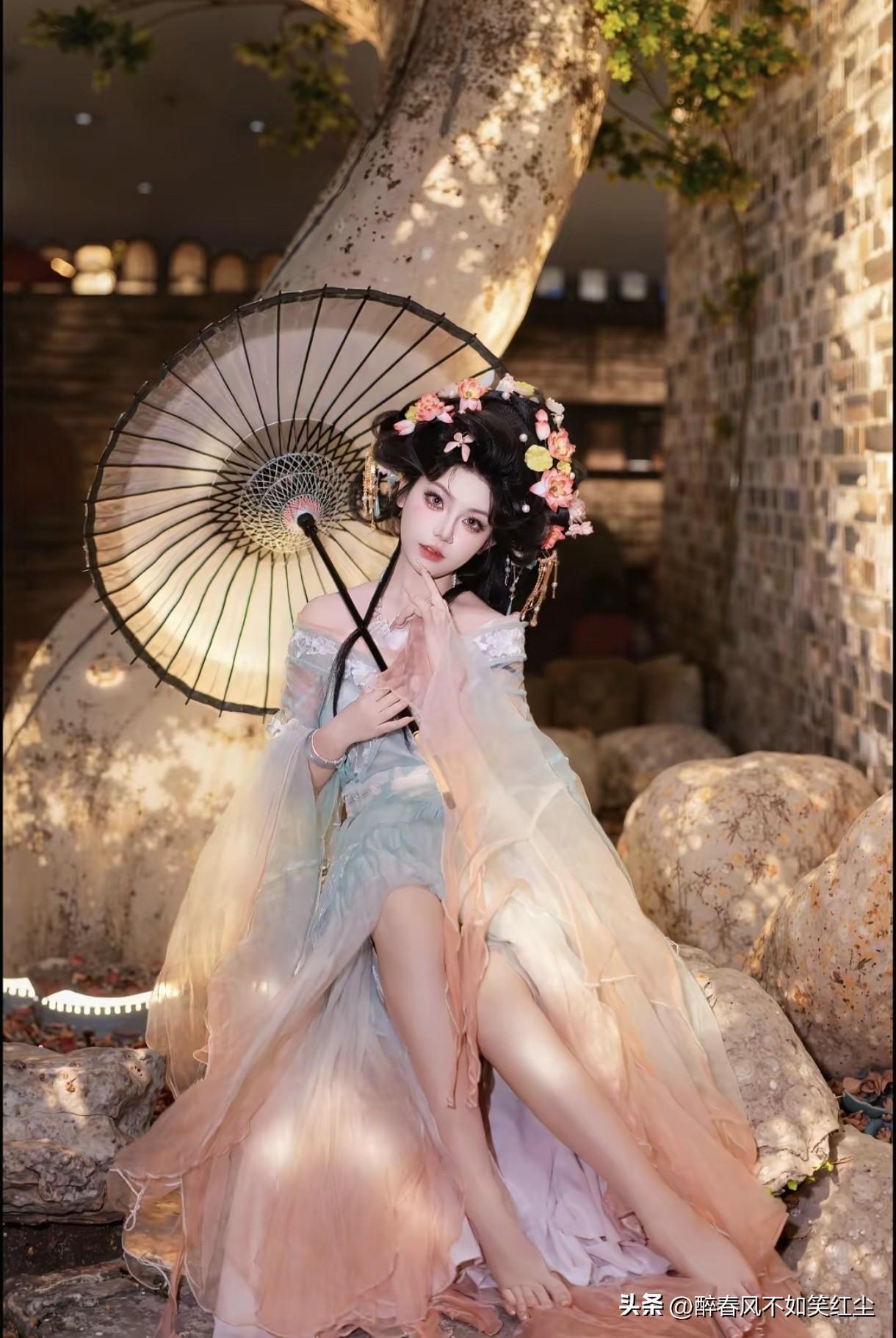 花影摇曳，古风犹存。花影随拍 晚风迟花影 素裙花影 庭前花影 庭院花影