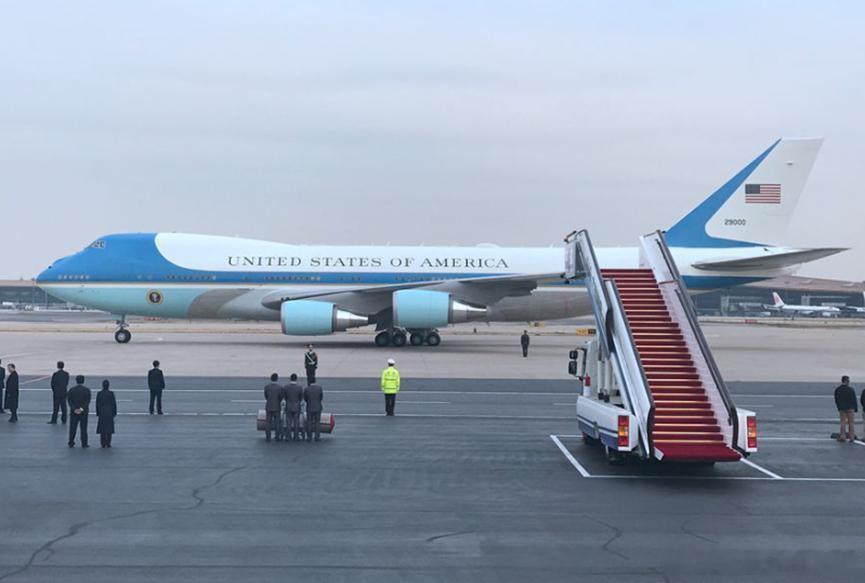 自带血浆、千人安保、7架C-17先行，特朗普访华到底带了多少“家当”？先说随行阵