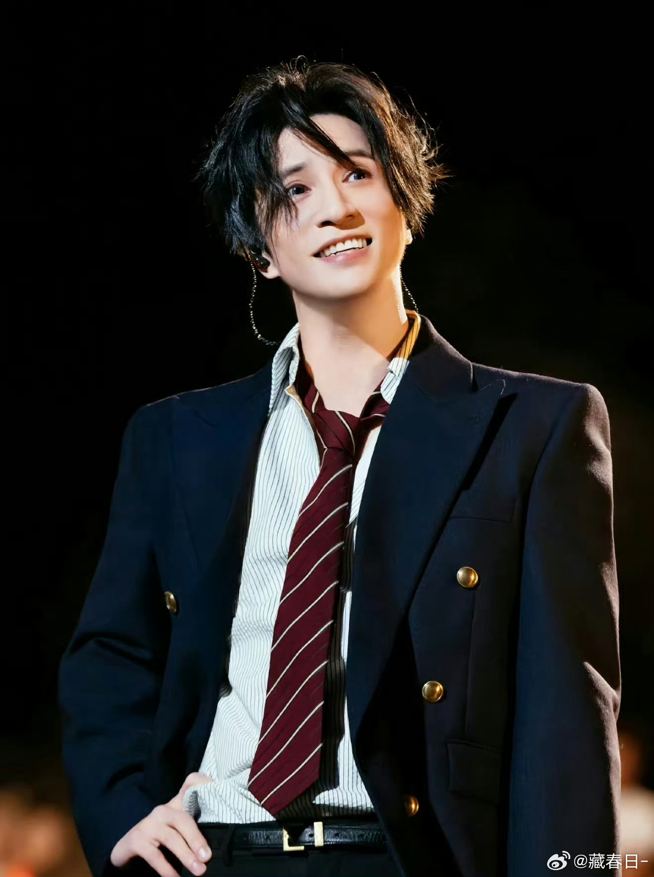 谢娜喊话薛之谦薛之谦2017年在《吐槽大会》上那段“没靠有钱女友发片”的发言，虽