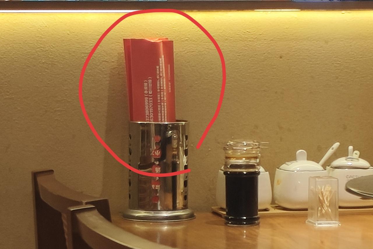 【注意，这样的筷子是收费的】石家庄联盟路西边某羊汤店，中午跟一朋友去吃饭。盛完羊