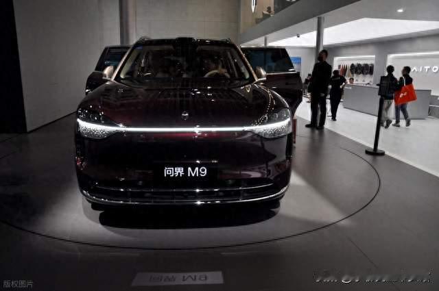 9月销量破万！问界M9再次稳住50万级销冠，国产旗舰真的站稳了