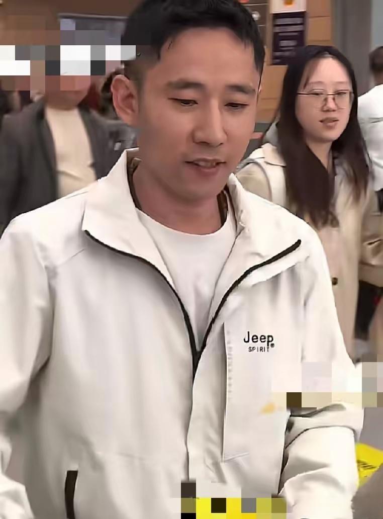 林德东1993年在沈阳出生，3个月大被人贩子卖至福建莆田，15岁时被养家赶出，因