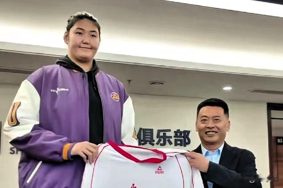 妥了！张子宇终于签约山东女篮，但要等到年底第二窗口期，完成注册才能登场参赛。
