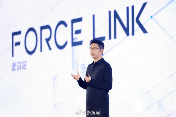 【#火山引擎在武汉组局养龙虾#，哪些人受益？】每年4月，武汉总少不了小龙虾的话题