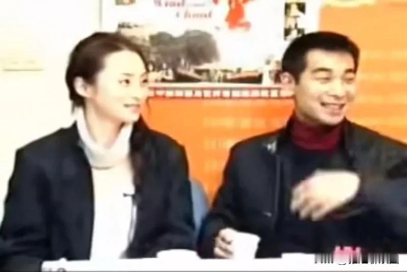 年轻时期的赵文卓与蒋勤勤一起参加《风云》采访活动现场，感觉那时候的他两荧幕CP感