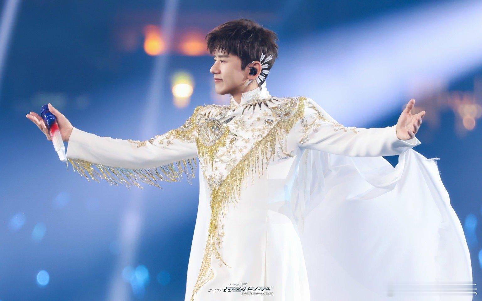 双向奔赴太好哭，被张杰亲自邀请上台，这运气谁不想要😭张杰别抽他了抽我张杰现场抽