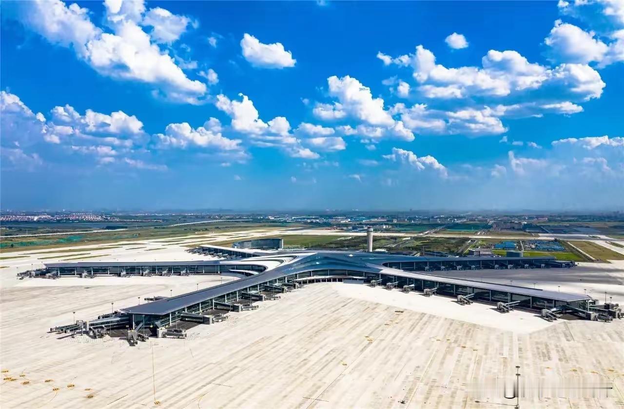夏日生活打卡季青岛胶东国际机场计划7月25日起开通青岛⇌石河子（每周二/四/六）