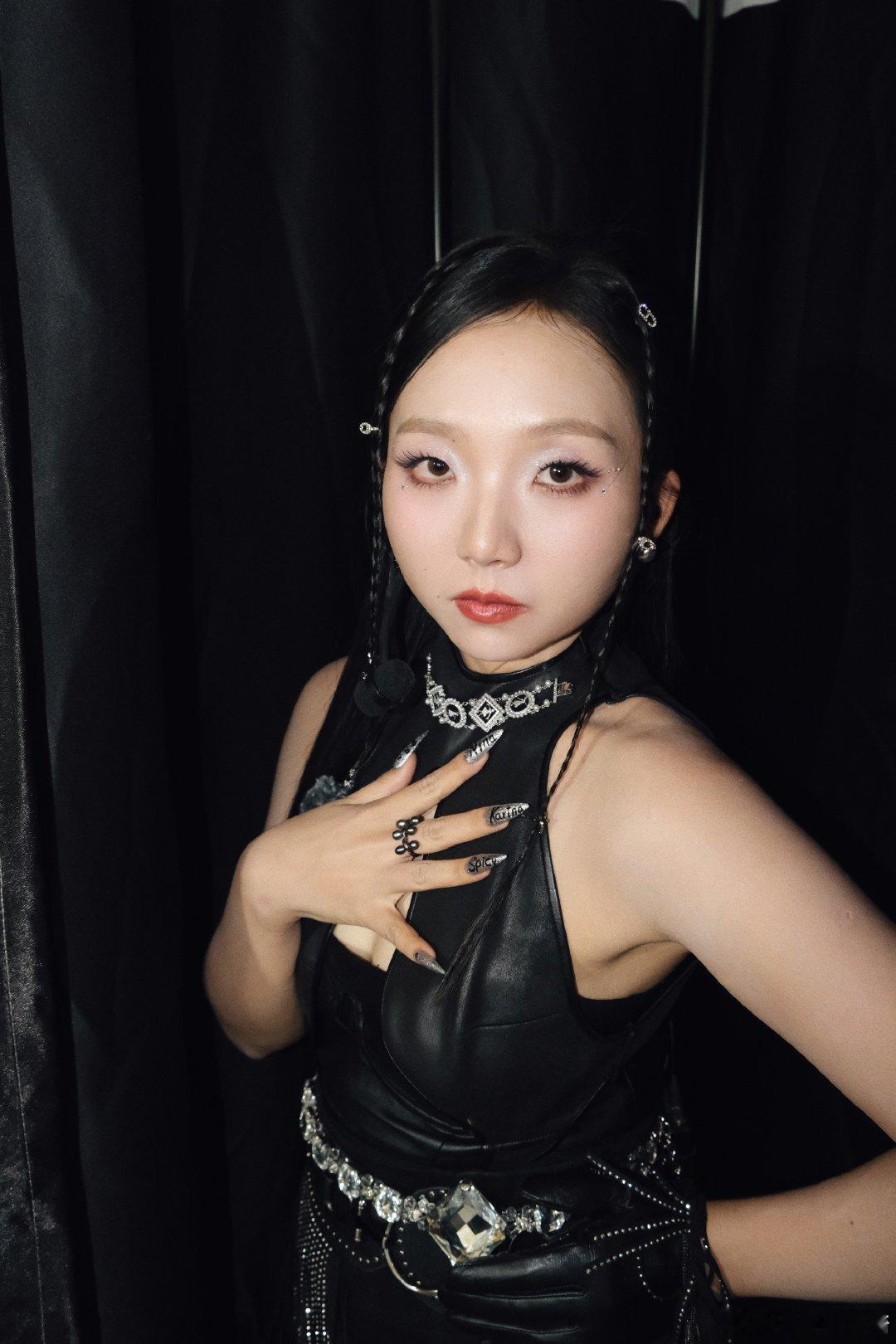 李嘉琦浪姐是真没白来乘风2025为了每一次公演，李嘉琦随地大小练，如此敬业的态度
