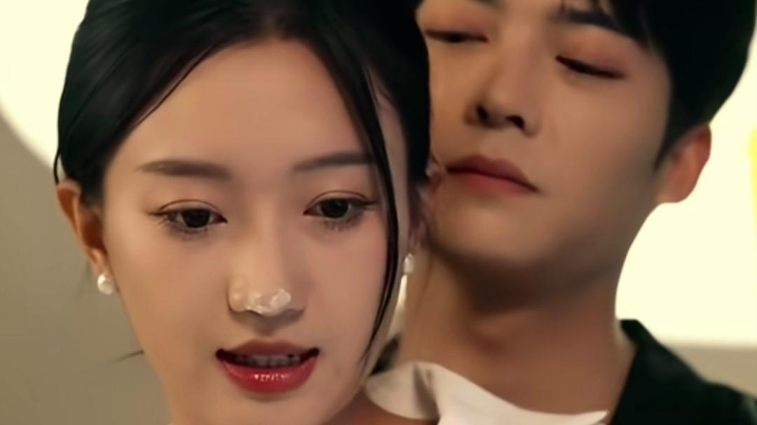 不少女人都会误会，觉得男人对自己“亲近”是轻浮，其实恰恰相反。

一个真心爱你的