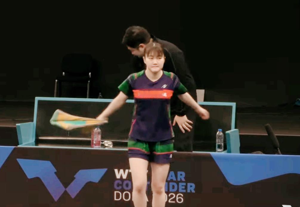 原来大藤沙月腿这么粗，怪不得个子那么矮，力量却挺大。

其实大藤沙月打球最厉害的