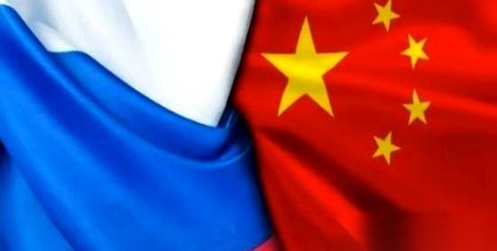 前线一天交火两百多次，每天倒下两千多号人。俄乌这场仗打到现在，早就不是抢哪个村头