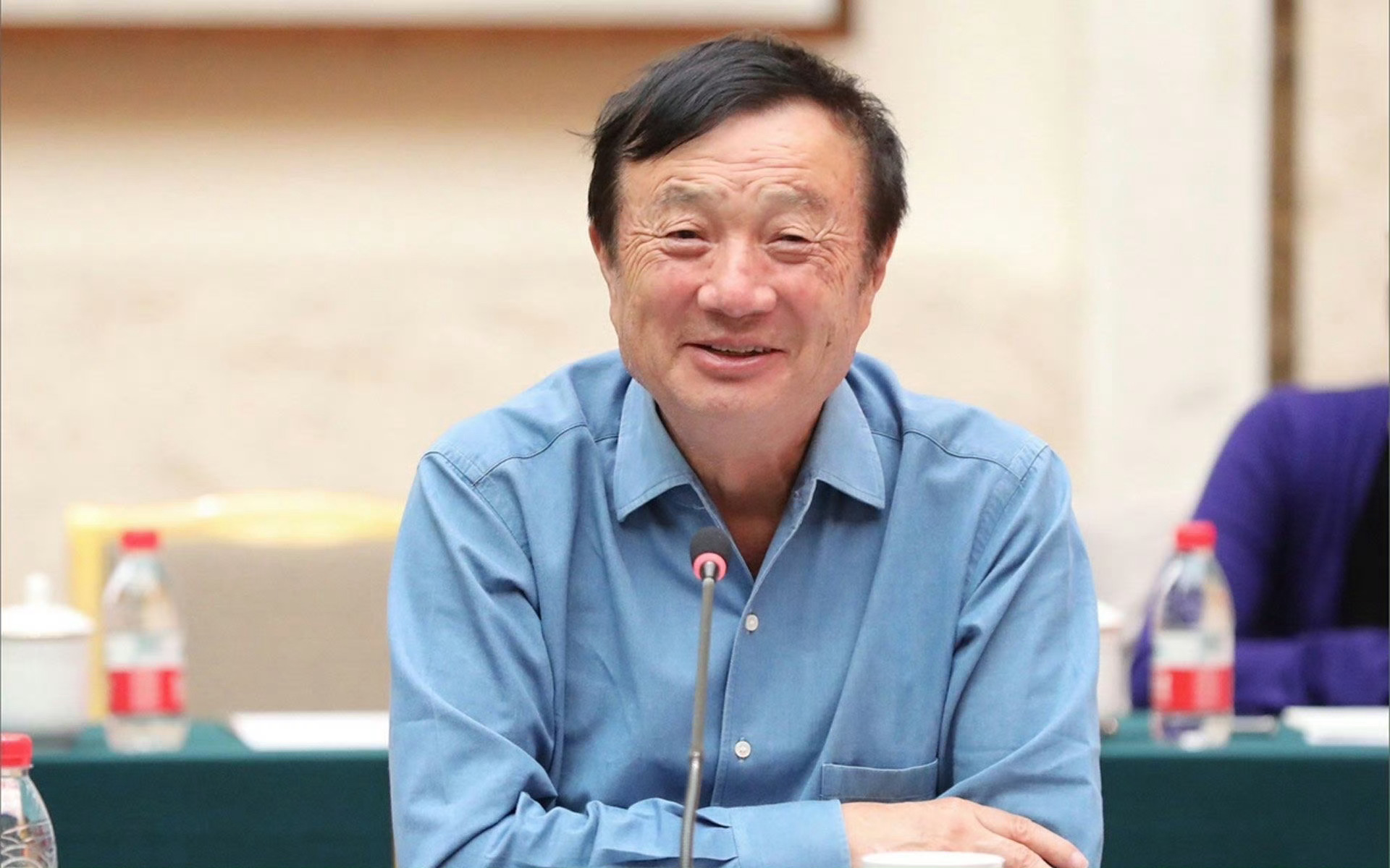 任正非建议年轻人能摸高就不要摸低有句话怎么说来着，人还是要有梦想的，万一实现了呢