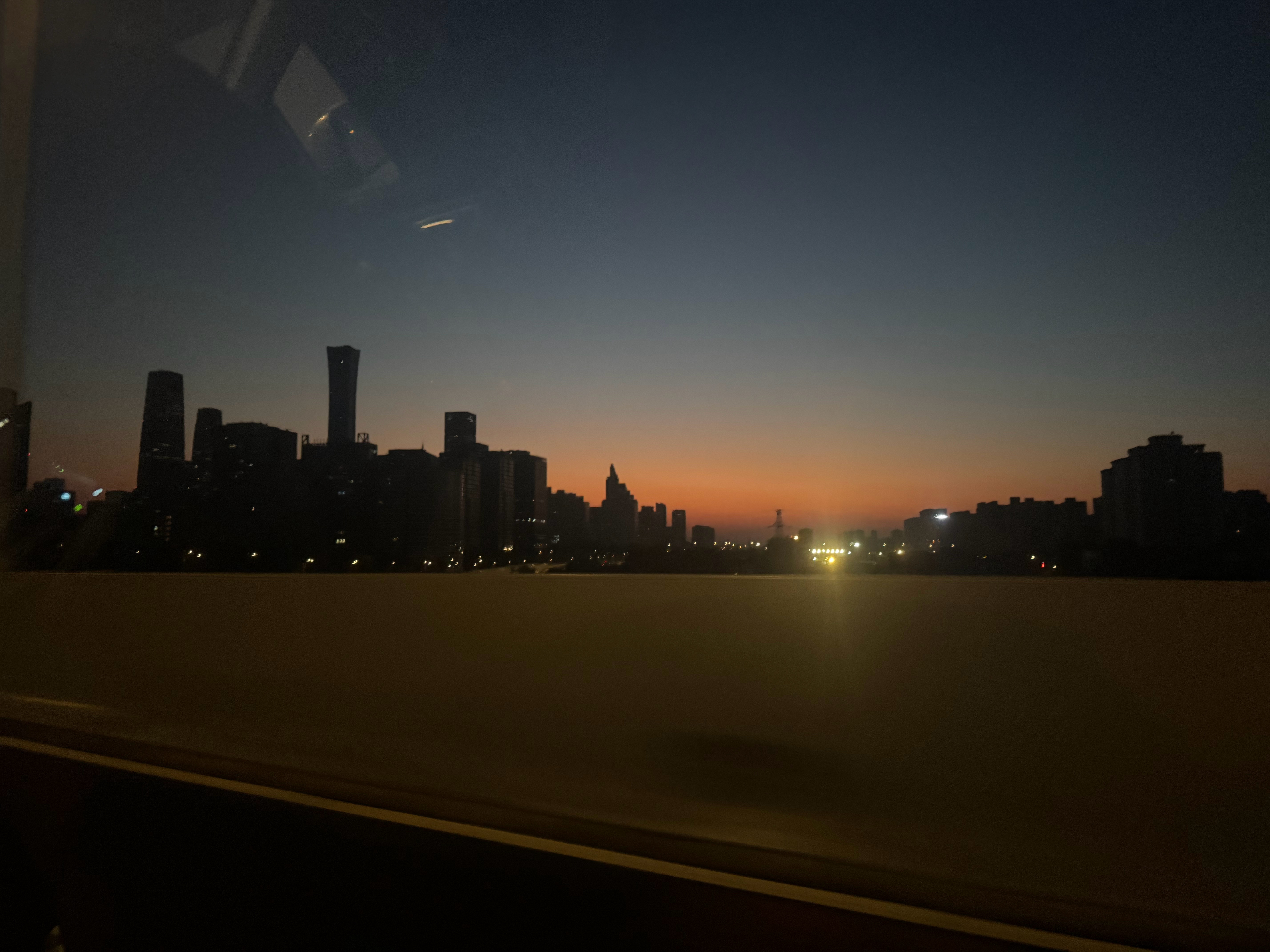 去解说阿昺的路上，晨光中的CBD美网2026 ​​​