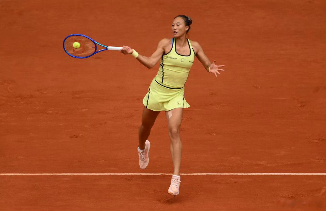 郑钦文马德里第二胜郑钦文三连胜肯宁郑钦文晋级马德里赛32强 马德里赛，郑钦文迎来