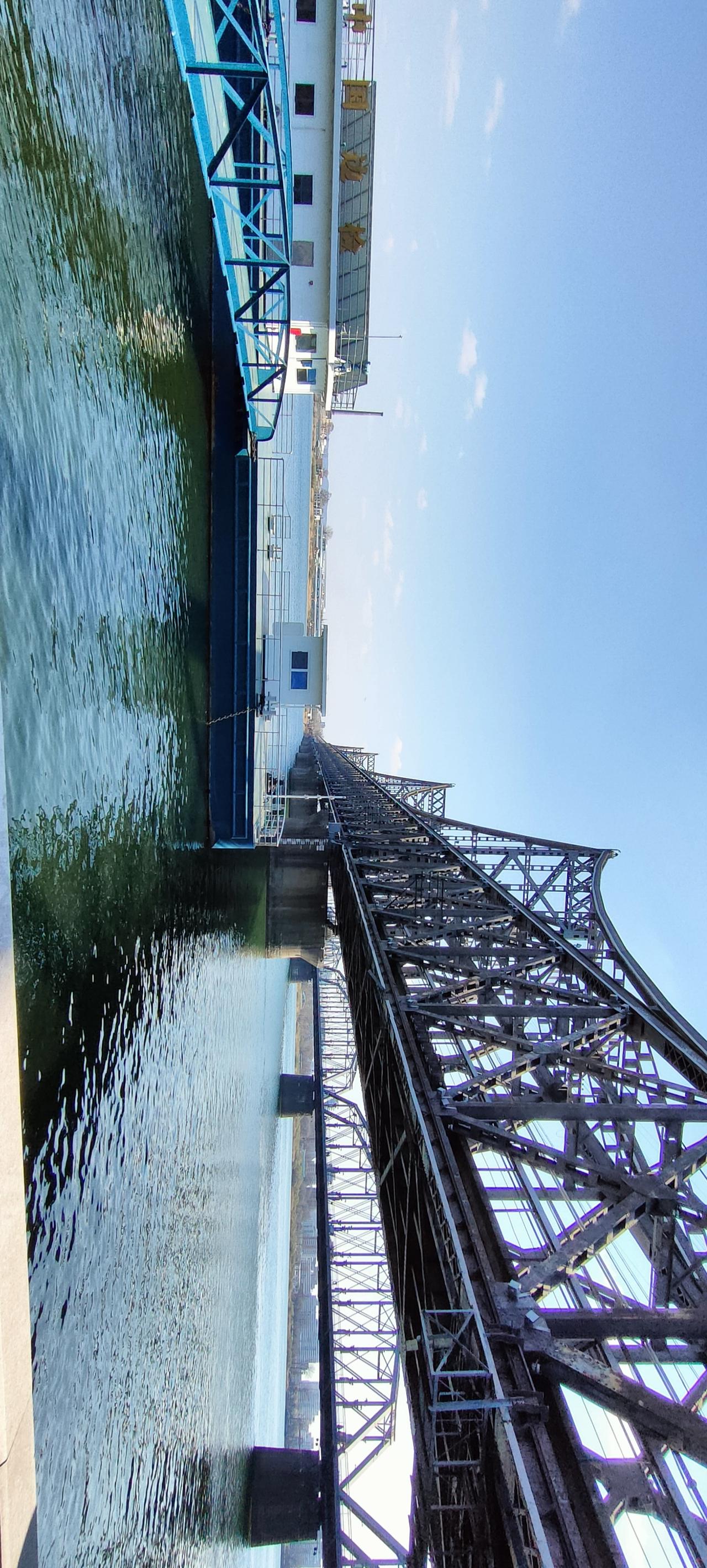 打卡悉尼海港大桥，感受蓝色钢铁的壮丽！🌉💙