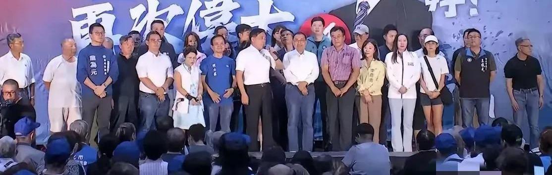 国民党这艘船，眼看着就要沉了。
想当年，他们还自诩是中国的正统，手握百万党员。